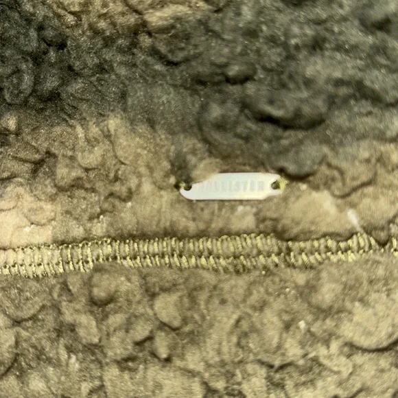 Hollister Cropped Faux Sherpa Jacket, Size M - Picture 12 of 16